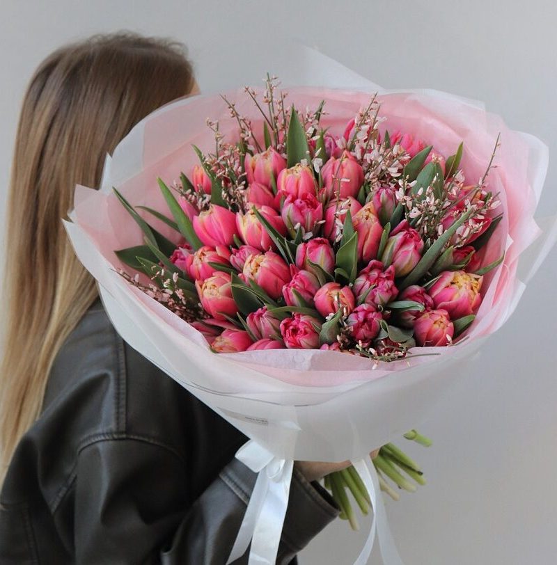 Bukiet pełnych tulipanów