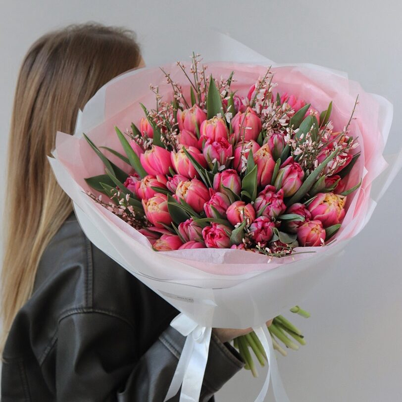 Bukiet pełnych tulipanów